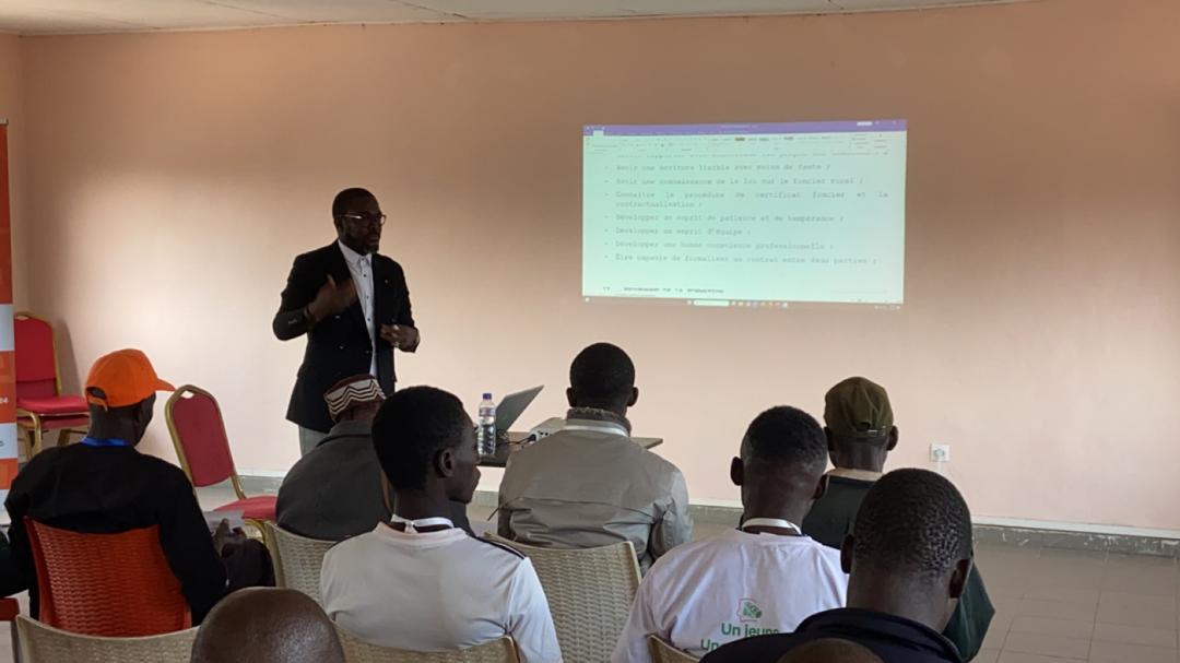 PROJET UN JEUNE, UNE FORMATION, UN EMPLOI.