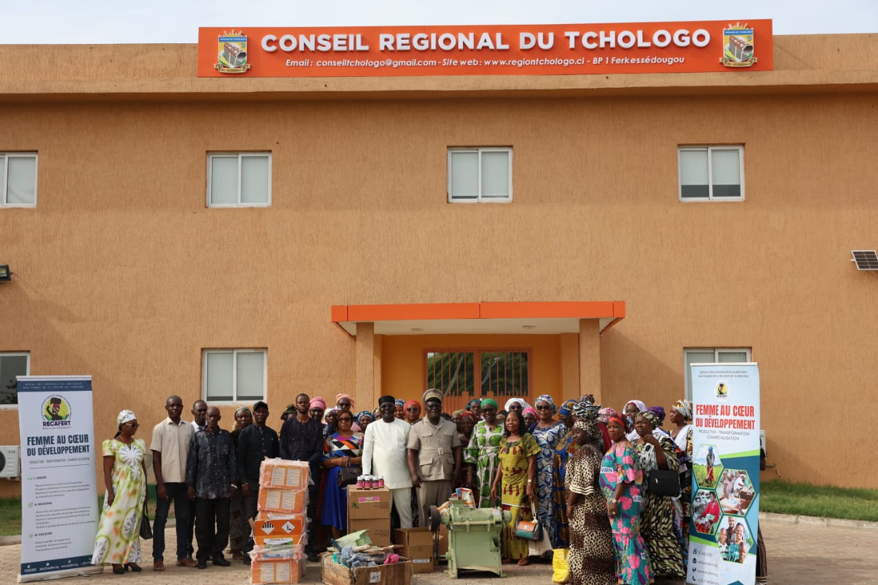 ACTIVITÉS DU CONSEIL RÉGIONAL DU TCHOLOGO (REMISE DE MATÉRIELS AGRICOLES AU RECAFERT)